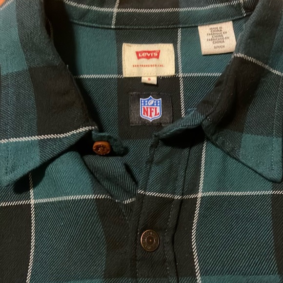 Eagles Levi’s flannel - Picture 3 of 4